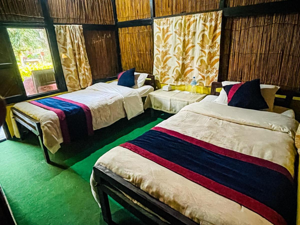 Hotel Tharu Garden And Beer Bar Chitwan Exteriör bild