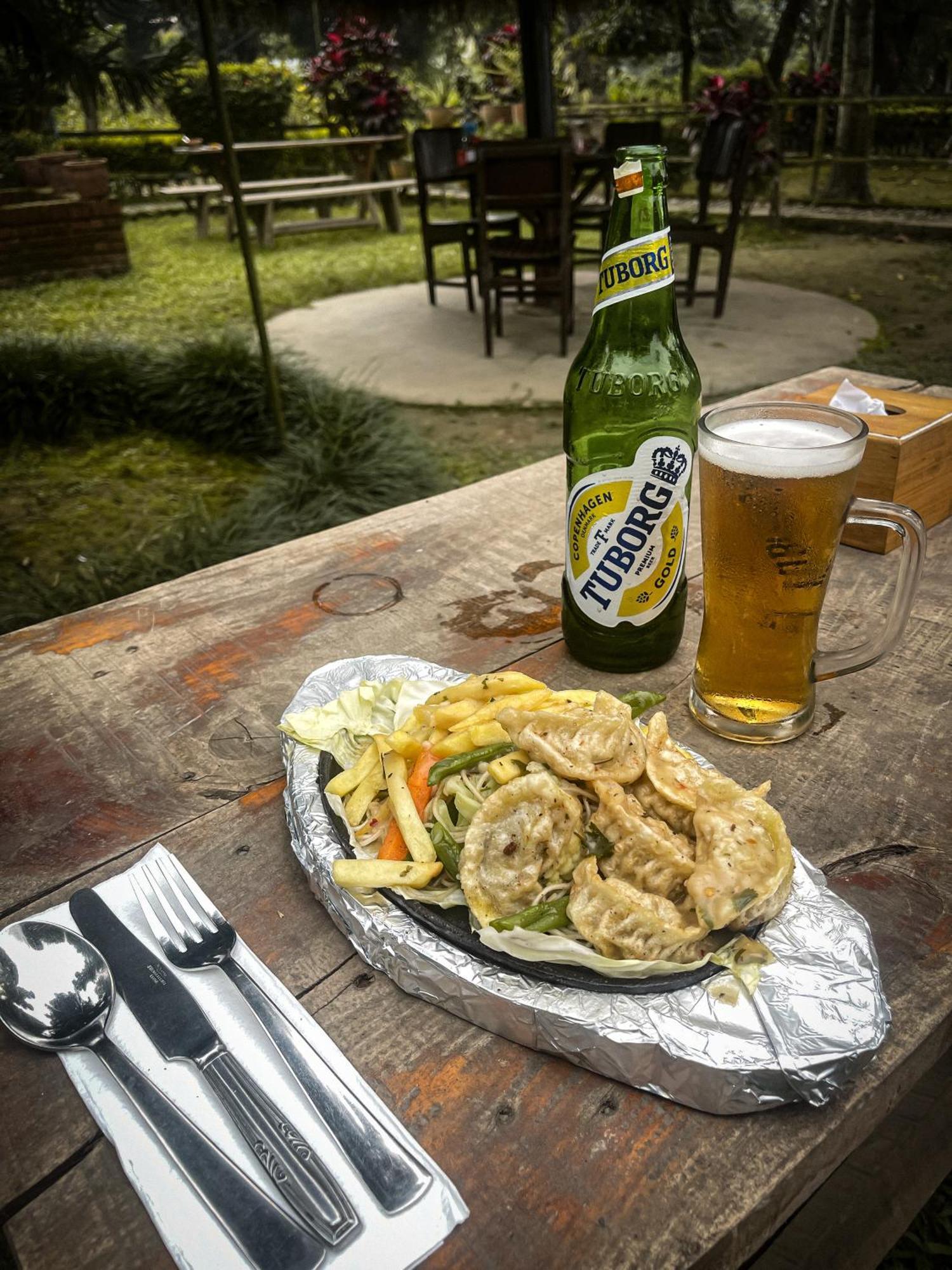 Hotel Tharu Garden And Beer Bar Chitwan Exteriör bild